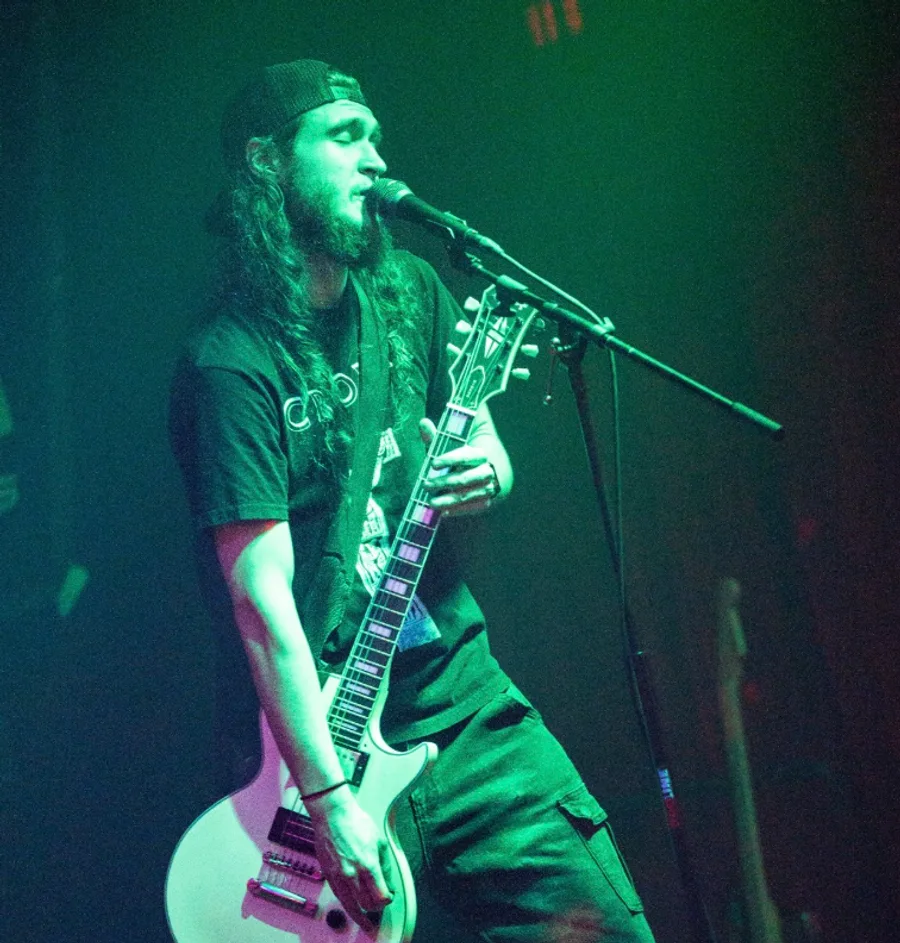 Gavin Barth — Lead Guitar / Vocals